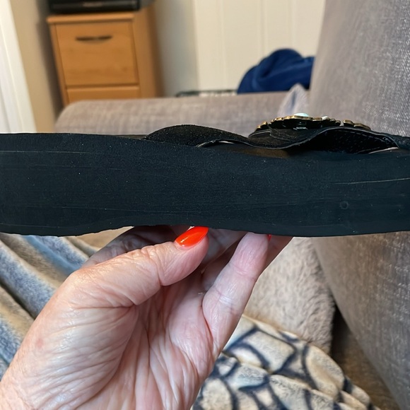 Yellow box flip flops - Picture 7 of 7